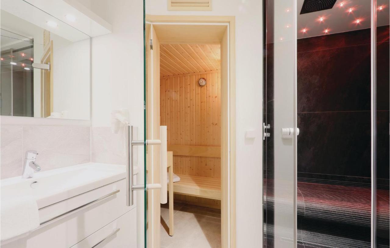 Lovely Apartment In Luebeck Travemuende With Sauna Exteriör bild
