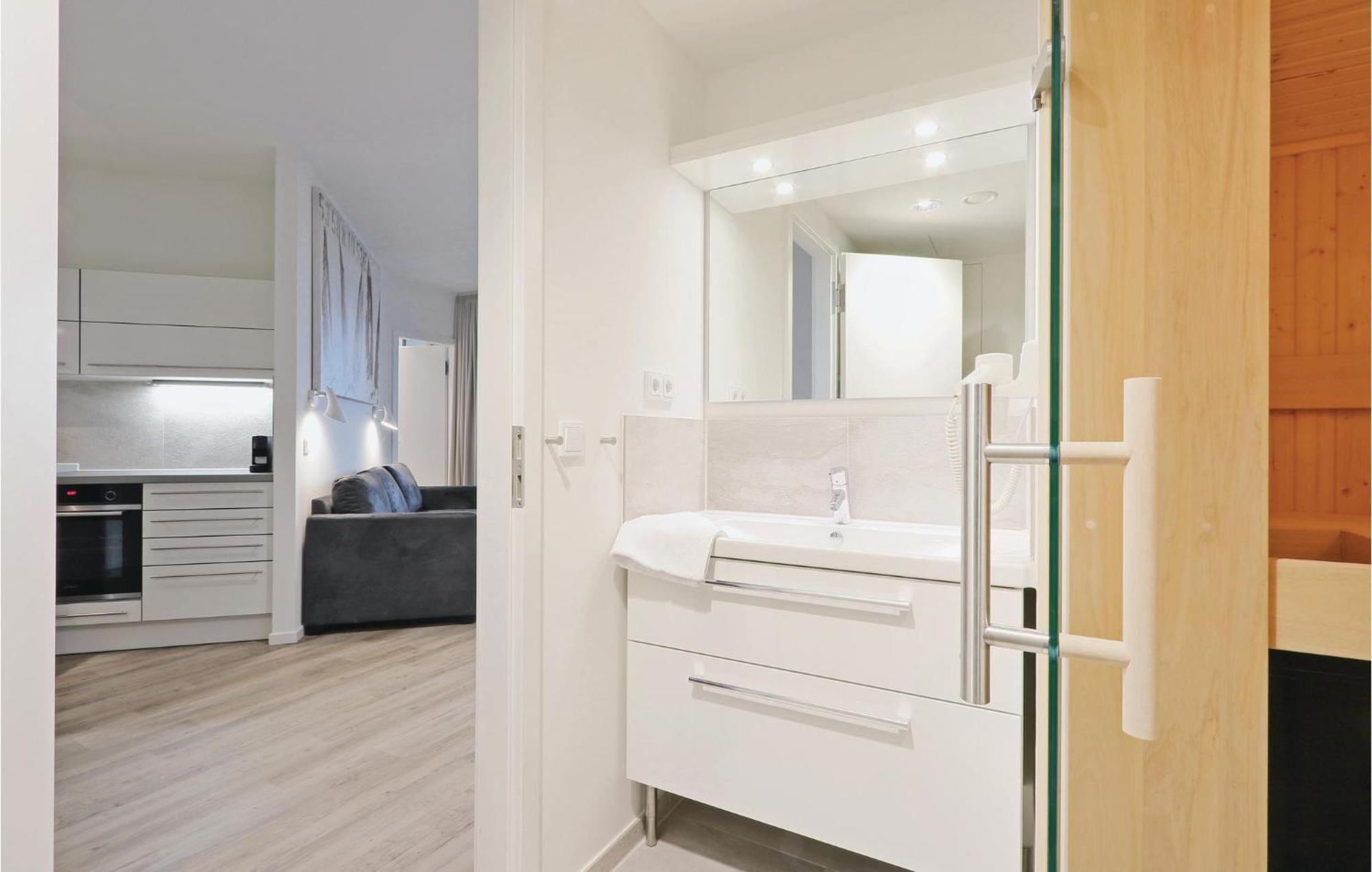 Lovely Apartment In Luebeck Travemuende With Sauna Exteriör bild